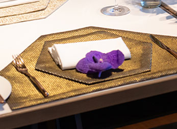 Tableware using Nishijin brocade, etc.